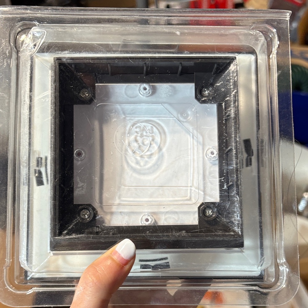 Backyard light - Picture 2 of 4